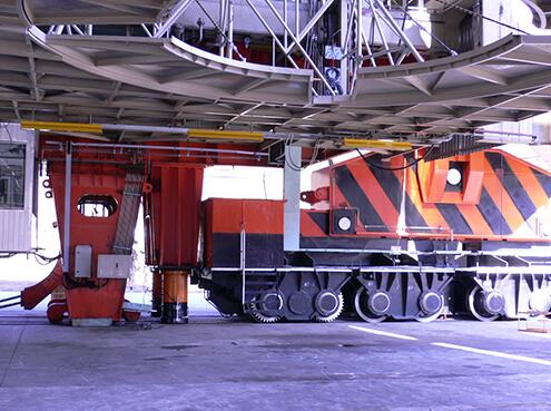 雙利千斤頂參與微型發射架的搭建工程